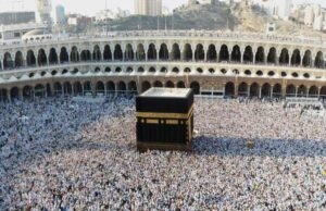 UMAT ISLAM SEDUNIA BERHARI RAYA PADA HARI YANG SAMA.