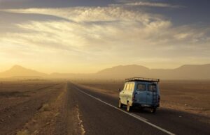 LAKI-LAKI BERSAFAR DENGAN SAUDARA IPAR PEREMPUANNYA, BESERTA ISTRI DAN ANAK-ANAK DARI LAKI-LAKI TERSEBUT