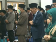 TEMPATKAN PEREMPUAN DI SHAF LAKI-LAKI, PANJI GUMILANG LEBIH HORMATI ISTRI KETIMBANG HUKUM ISLAM?