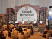 KRITIK UNTUK ULIL ABSHAR ABDALLA SEPUTAR DIKOTOMI KHILAFAH SIYASIYAH DAN KHILAFAH TSAQOFIYYAH