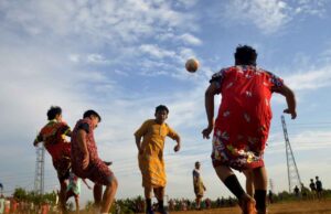 HUKUM LAKI-LAKI PAKAI DASTER DALAM RANGKA 17-AN