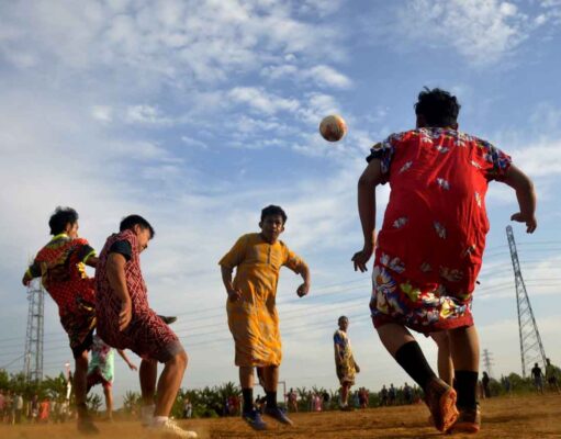 HUKUM LAKI-LAKI PAKAI DASTER DALAM RANGKA 17-AN