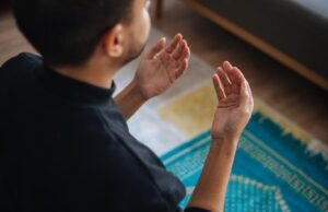 BERDOA DI ANTARA DUA SHOLAT YANG DIJAMAK, BOLEHKAH?