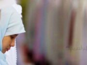 WAJIB MENUTUPI ANTARA DAGU DAN LEHER BAGI WANITA MUSLIMAH